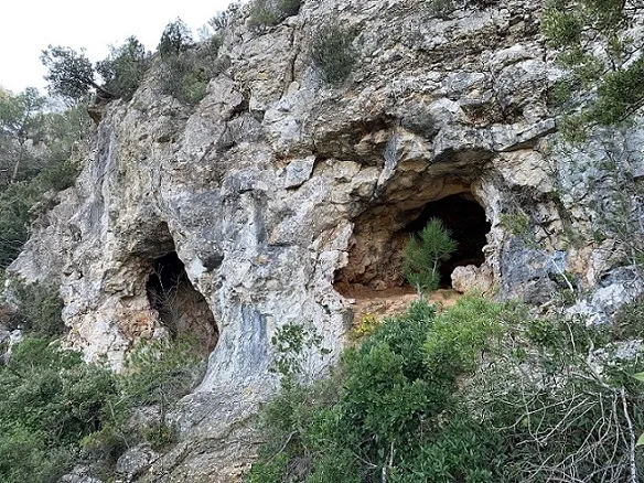Photograph of DUES BOQUES, COVA DE LES (1 of 4)