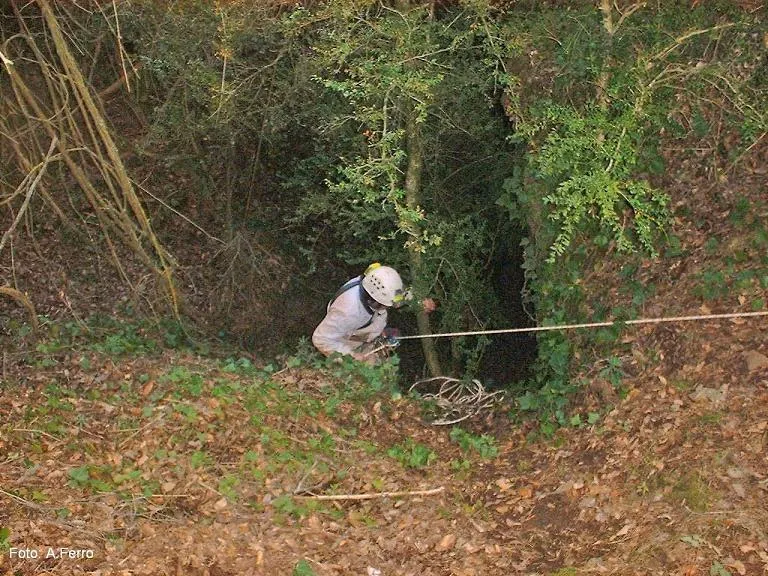 Fotografia de SOT DE LA BÓTA, AVENC DEL (1 de 4)