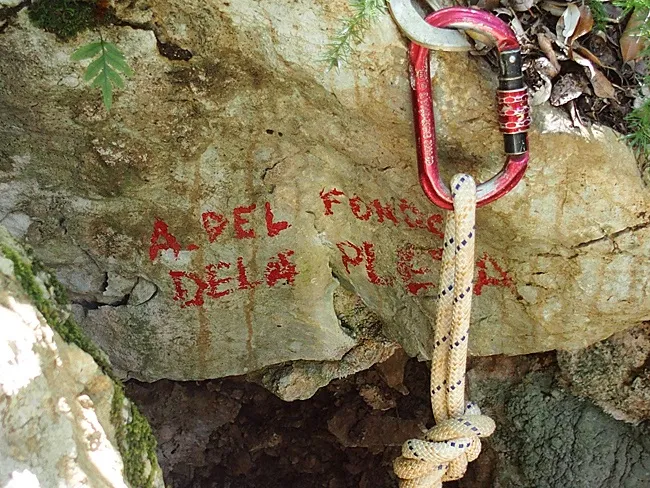 Fotografia de PELA, AVENC DE LA (2 de 6)