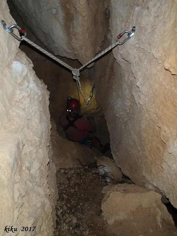 Fotografía de ROCS DE L'ESTEVE, AVENC DELS (6 de 12)