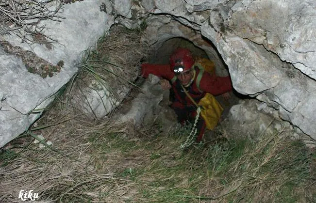 Fotografia de BASSES ROGES, AVENC DE (1 de 7)