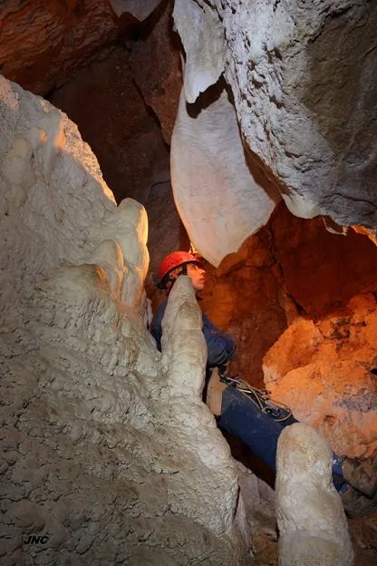 Fotografia de CAMPANES, COVA DE LES (2 de 5)