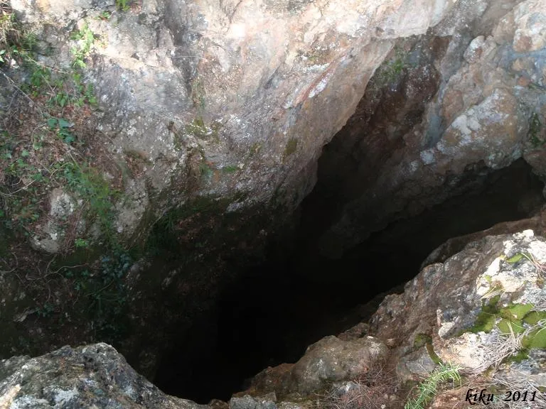 Fotografía de ULLERA, AVENC DE LA (2 de 6)