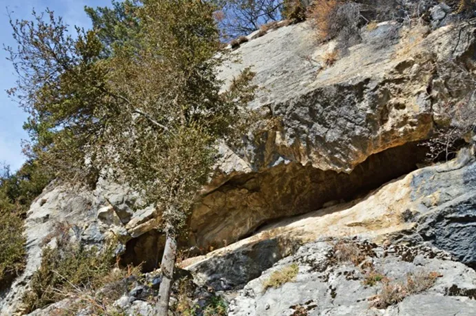 Photograph of COT, BAUMES DE LA (4 of 4)
