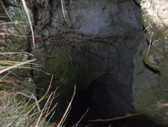 Fotografia de ROCA TIRAVAL, AVENC DE LA (1 de 1)