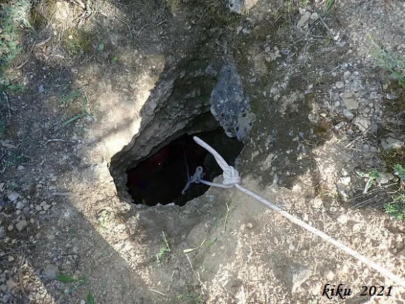 Fotografia de FONT DEL PUJOL, AVENC DE LA (3 de 10)