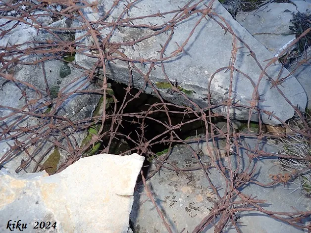 Fotografia de COLLET DE LA CREU, AVENC DEL (3 de 4)