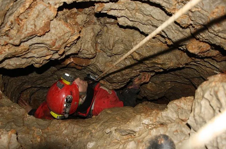 Fotografia de ARQUEÒLEGS, AVENC DELS (1 de 5)
