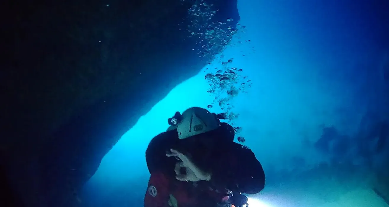 Fotografia de VETES - FRARE, SISTEMA COVES DE LES (6 de 9)