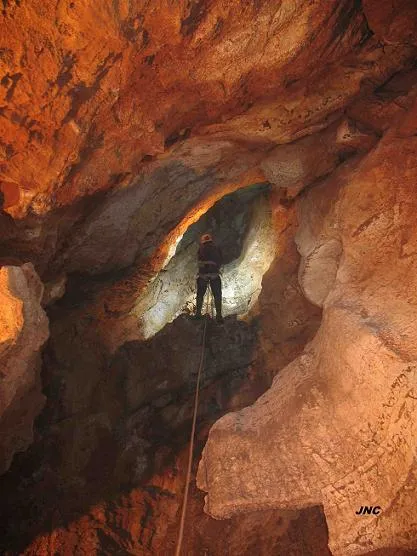 Fotografia de COLL ESTRET, AVENC DE (2 de 3)
