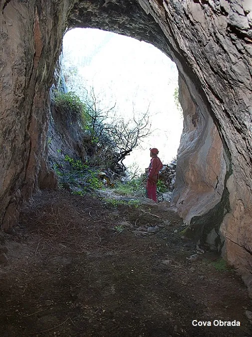 Fotografía de ROCA D'URÚS, COVA OBRADA DE LA (4 de 4)