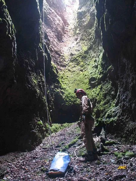 Fotografia de SERRA DEL GALL, AVENC DE LA (2 de 4)
