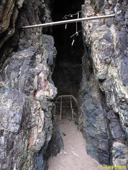 Fotografia de CALA DE L'ILLA ROJA, COVA DE LA (2 de 2)