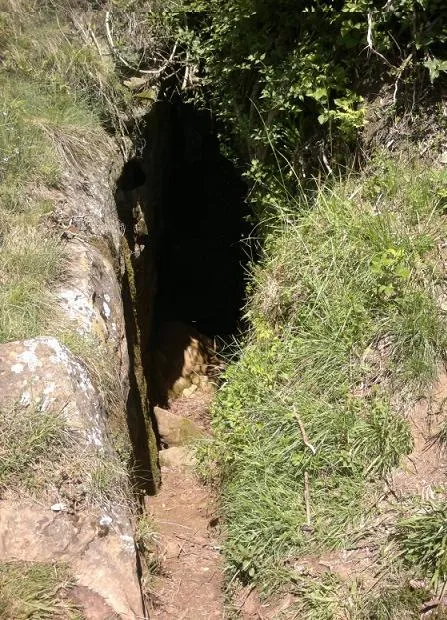 Fotografía de ROCA LLADRE, COVA DE (1 de 8)