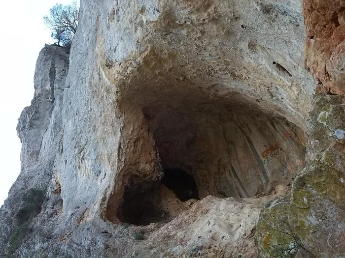 Fotografia de CASTELLOT, COVA DEL (1 de 3)