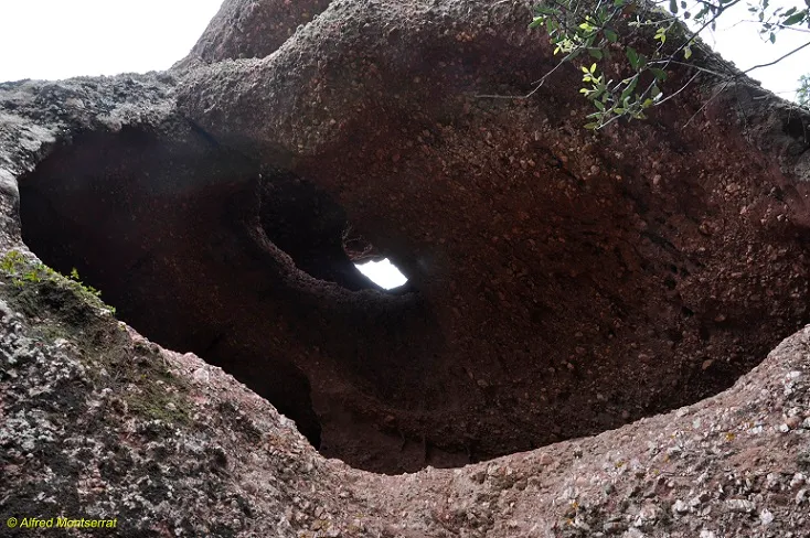 Fotografia de SERRA DE CAN VALENT, FORADADA Nº3 DE LA (2 de 2)