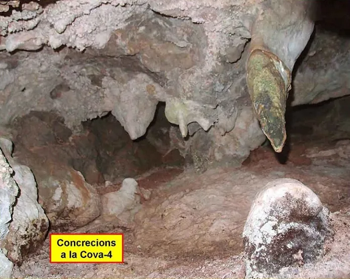Photographie de COMALLONGA, COVES Nº2, 3 i 4 de (5 sur 5)