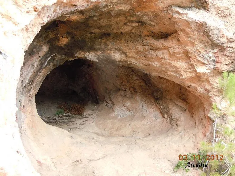 Fotografia de OMELLA, COVA PETITA DE L' (1 de 2)