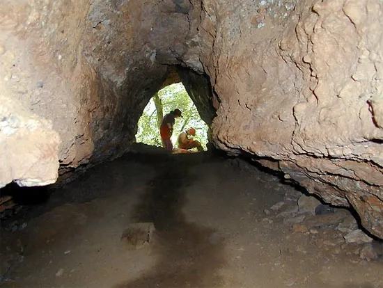 Fotografia de TRIANGLE, COVA DEL (1 de 2)