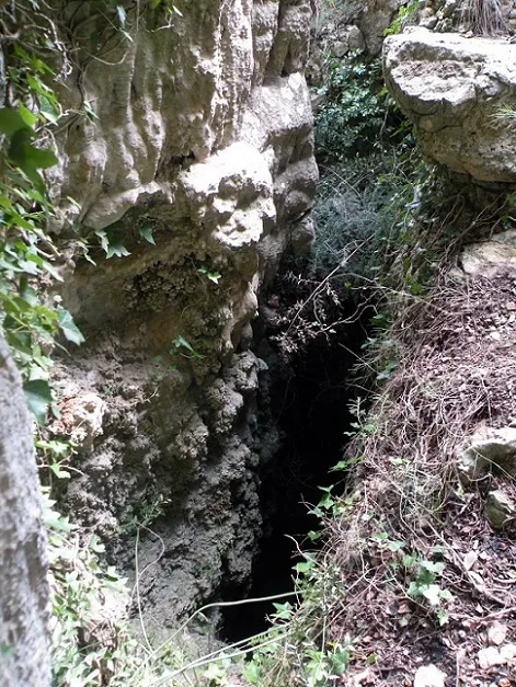 Photographie de PUNTA DE LES MOLES, AVENC DE LA (1 sur 5)