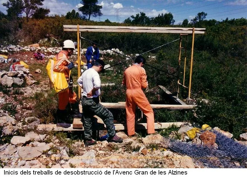 Fotografia de ALZINES, AVENC GRAN DE LES (7 de 7)