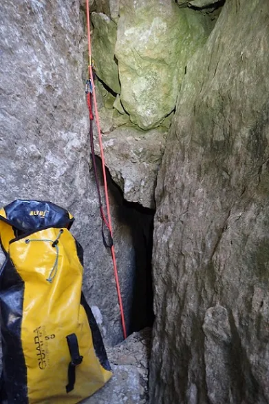 Fotografia de CLOT DE LA FRANCESCA, AVENC DEL (1 de 3)