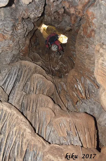 Fotografía de ROCA LLISA, AVENC DE LA (4 de 7)