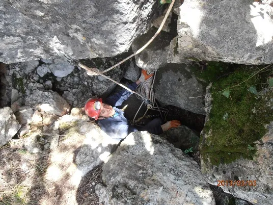 Fotografia de ROCA D'ABELLA, AVENC DE (2 de 3)