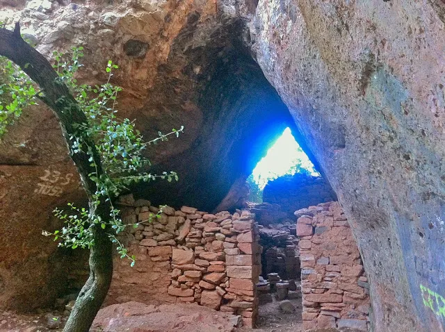 Photograph of HOSPITAL DE SANG DE MATA-RODONA, L' (1 of 3)