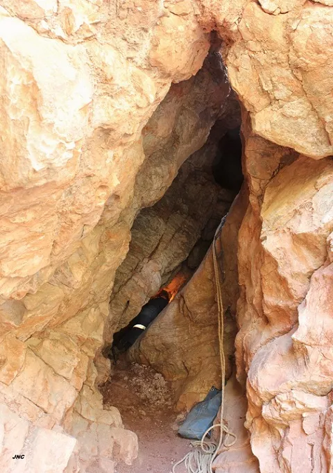 Fotografía de FONT DE LA RIERA, COVA DE LA (2 de 4)