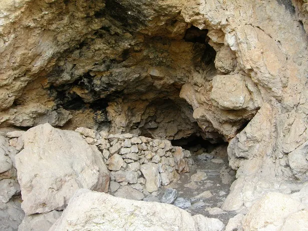 Photograph of PASTOR DE CAMES LLARGUES, COVA DEL (2 of 4)