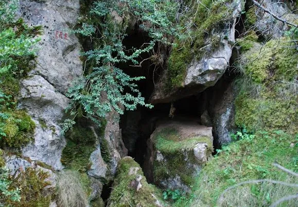 Photograph of CABANA D'EN GARRABA, AVENC DE LA (1 of 1)