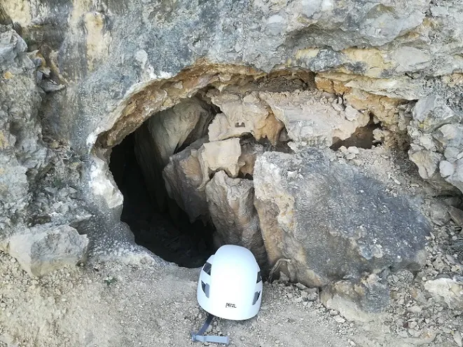 Fotografia de PEDRERA DE L'ANTIC, FORAT DE LA (2 de 8)