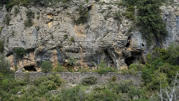 Photograph of TRES FORATS, COVA DELS (1 of 3)