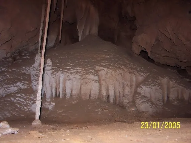 Fotografia de GANA, AVENC DE LA (4 de 5)