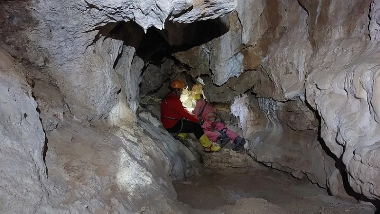 Fotografia de GRAU D'INGLA, COVA PENJADA DEL (5 de 5)