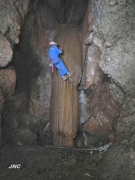 Fotografia de OBAGA DE L'ILLA, AVENC DE L' (3 de 3)