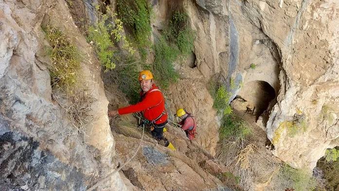 Fotografia de GRAU D'INGLA, COVA PENJADA DEL (2 de 5)