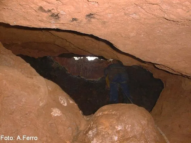 Fotografia de CAN GARRIGOSA, AVENC DE (2 de 3)