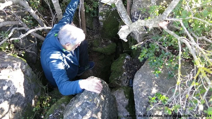 Fotografia de AGULLES, AVENC DE LES (2 de 3)