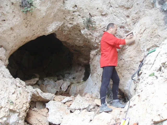 Fotografia de PAS DEL ROQUER DE LA GALIASSA, COVA DEL (1 de 1)