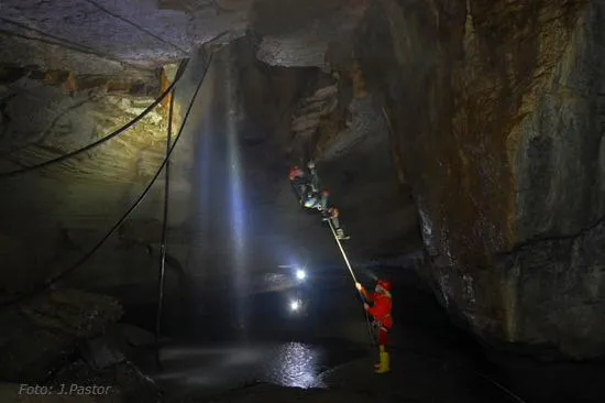 Photographie de SERRAT DEL VENT, COVA DEL (4 sur 20)