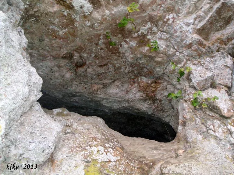 Fotografia de GARROFET, COVA PETITA DEL (2 de 4)