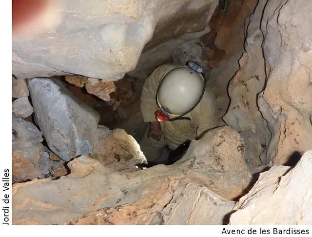 Photograph of BARDISSES, AVENC DE LES (2 of 3)