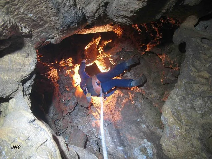 Fotografía de ESPADELLA, AVENC DE L' (2 de 4)