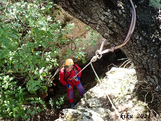 Fotografía de BARRANC DELS ESCLOTS, AVENC DEL (2 de 12)