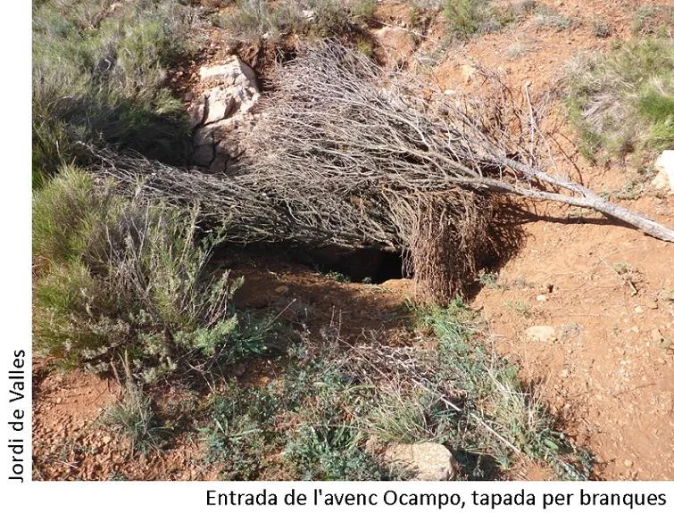 Fotografia de OCAMPO,  AVENC (2 de 6)