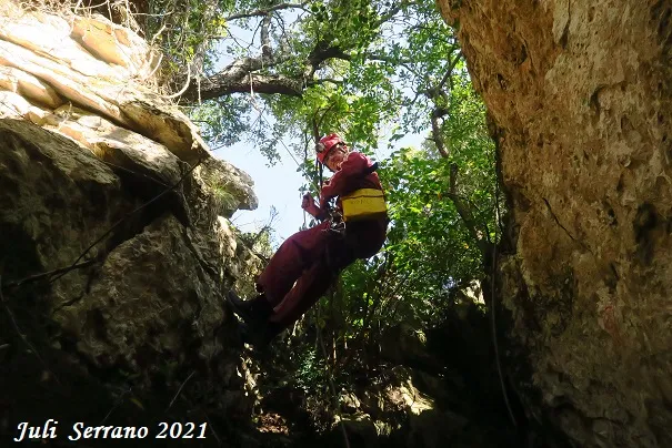 Fotografía de BARRANC DELS ESCLOTS, AVENC DEL (3 de 12)
