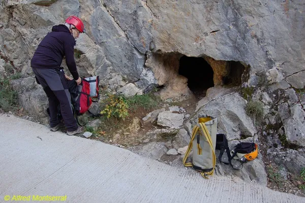 Fotografia de PISTA DE SADERNES, COVETA DE LA (1 de 5)