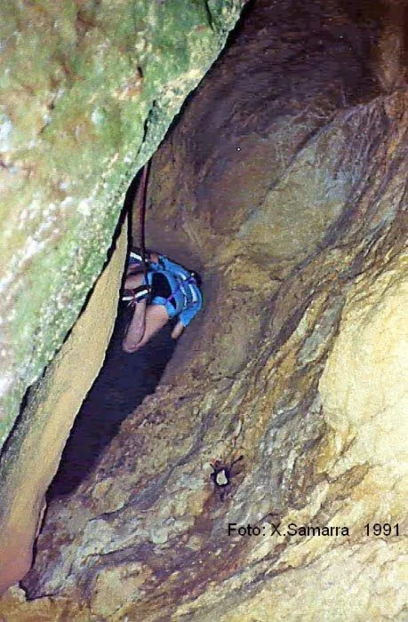 Fotografia de CALA DE LA MÓRA, AVENC I COVA DE LA (3 de 6)
